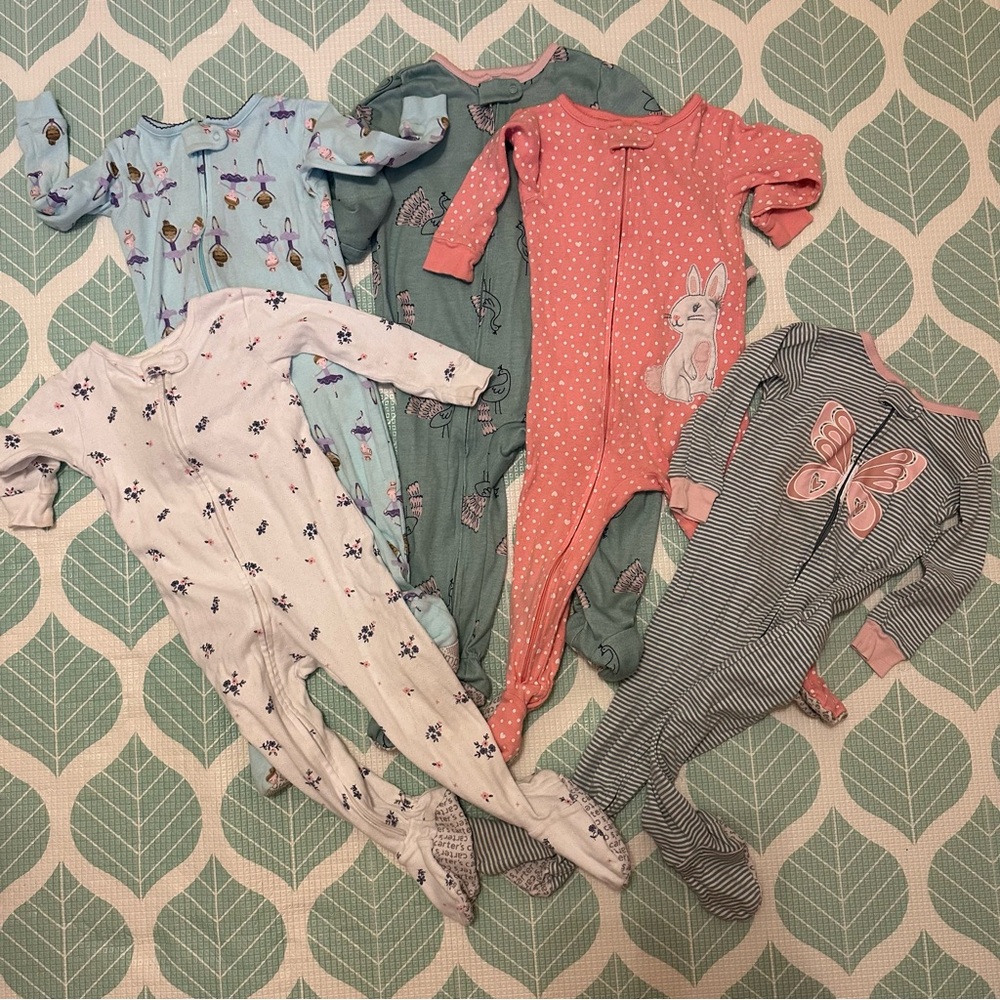 (5) Carter's Kids Footies Set 18 months